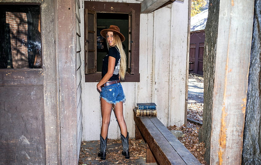 I See You Style Barn Cowgirl Fun Brunettes Fashion Outdoors Ranch Girls Women
