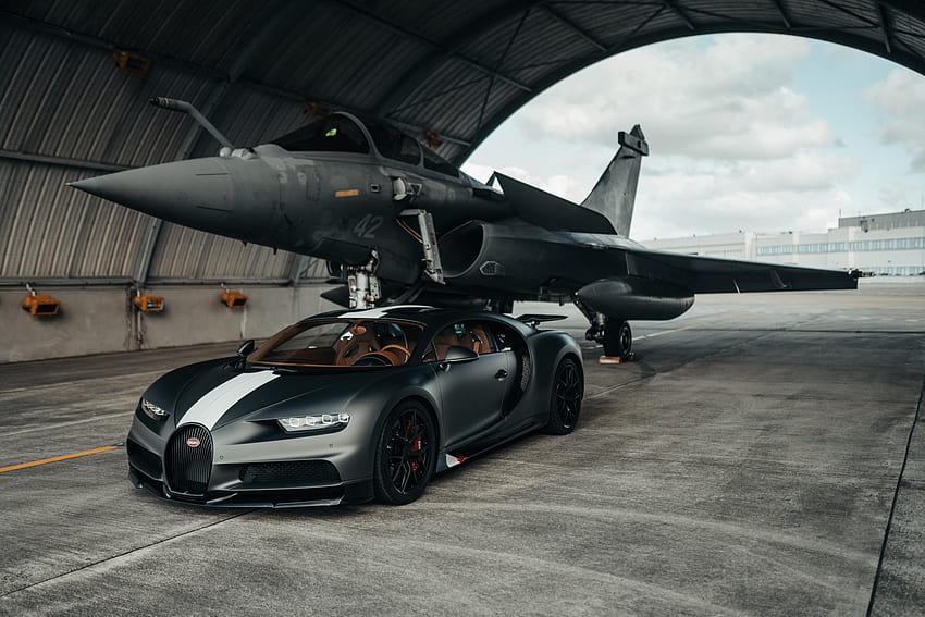 Drag Race: Bugatti Chiron Sport vs Dassault Rafale Navy Jet, Black Bugatti Veyron HD wallpaper