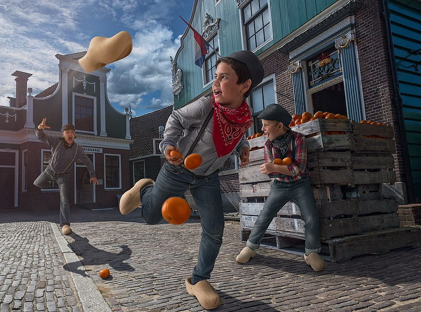 Old Dutch Fun, crianças, cidade, situação, sapato, laranja, copil, adrian sommeling, criativo, fantasia, menino, rua papel de parede HD