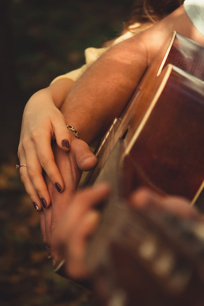 Miłość, ręce, gitara, romans, dotykanie, dotyk Tapeta na telefon HD