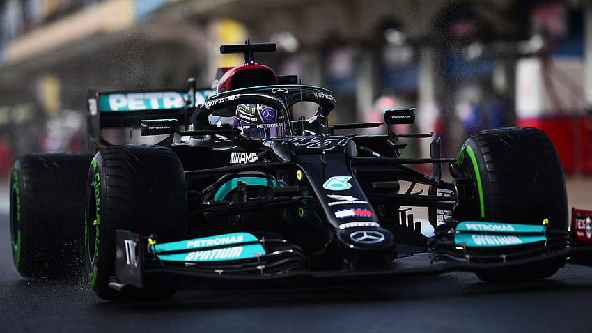 Lewis Hamilton obiecuje „superatakujący” pokaz w GP Turcji 2021, ponieważ Valtteri Bottas zaprzecza, że ​​zwolnił, aby pomóc koledze z zespołu w kwalifikacjach. Formuła 1®, Lewis Hamilton F1 Tapeta HD