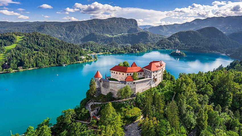 Altes Schloss über dem Bleder See, Slowenien, Landschaft, Wolken, Bäume, Himmel, Berge HD-Hintergrundbild