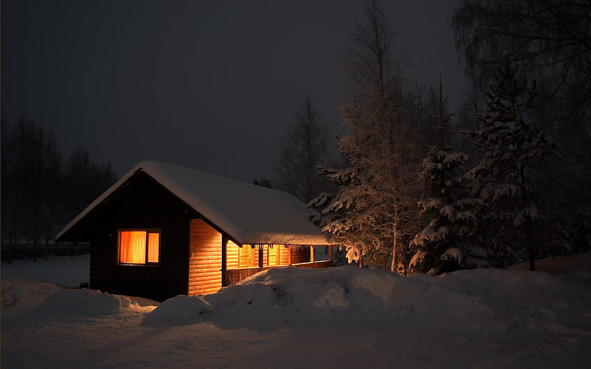Cabaña de madera nevada en invierno - Casa de madera en la noche de nieve fondo de pantalla