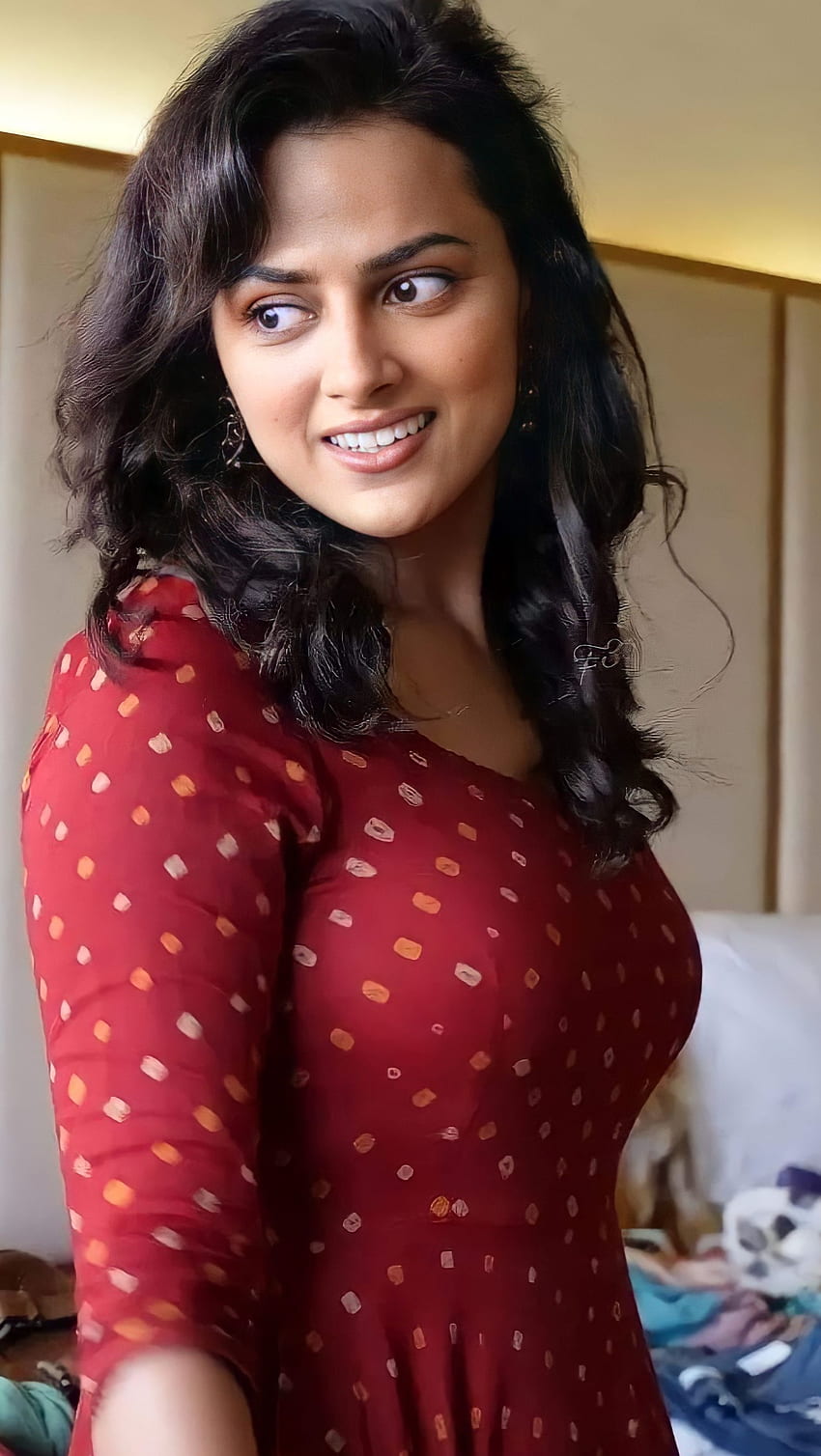Shraddha Srinath, aktris telugu wallpaper ponsel HD