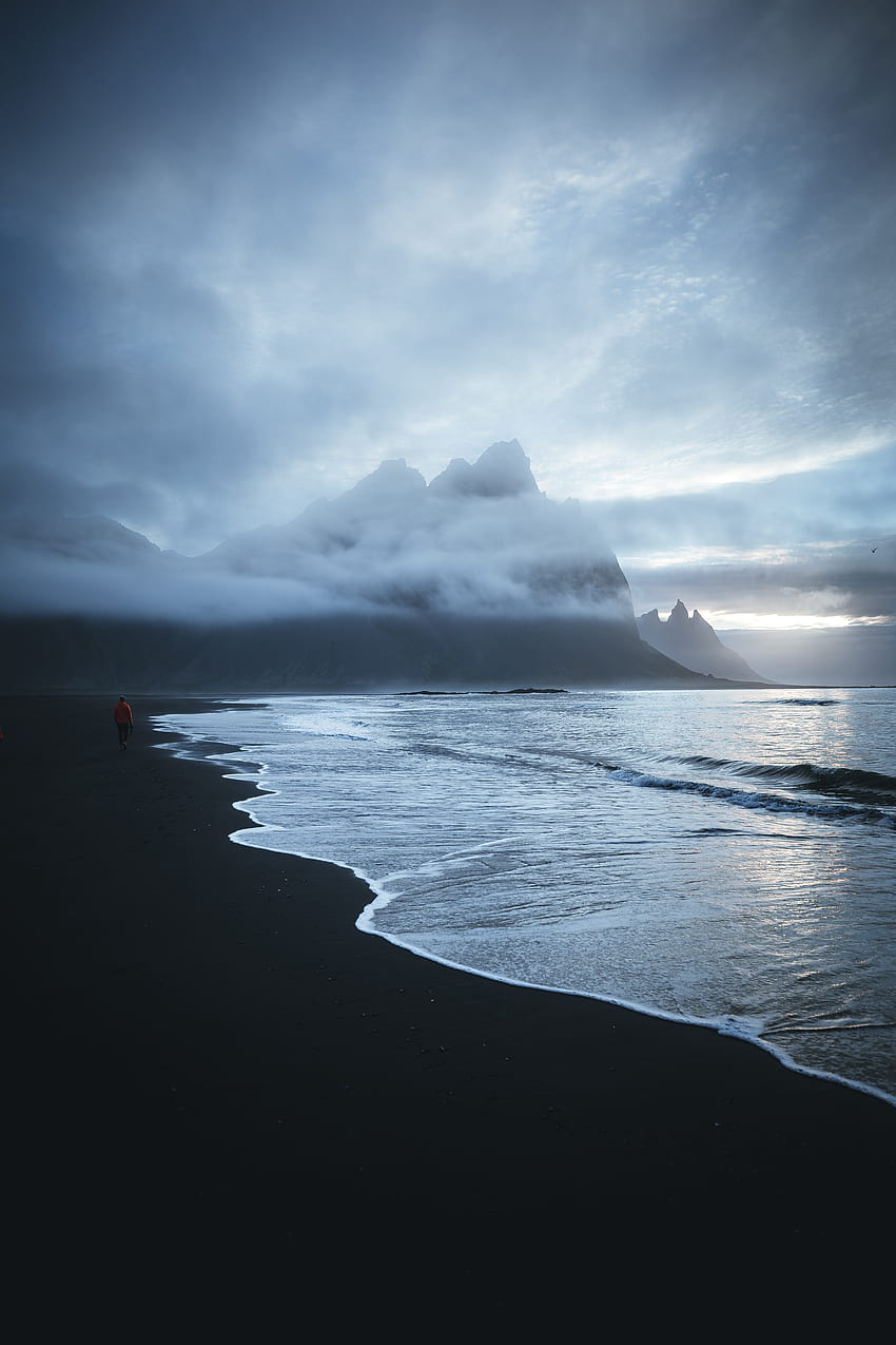 Natura, góry, morze, chmury, plaża, piasek, człowiek, osoba, sam, samotny, fala Tapeta na telefon HD