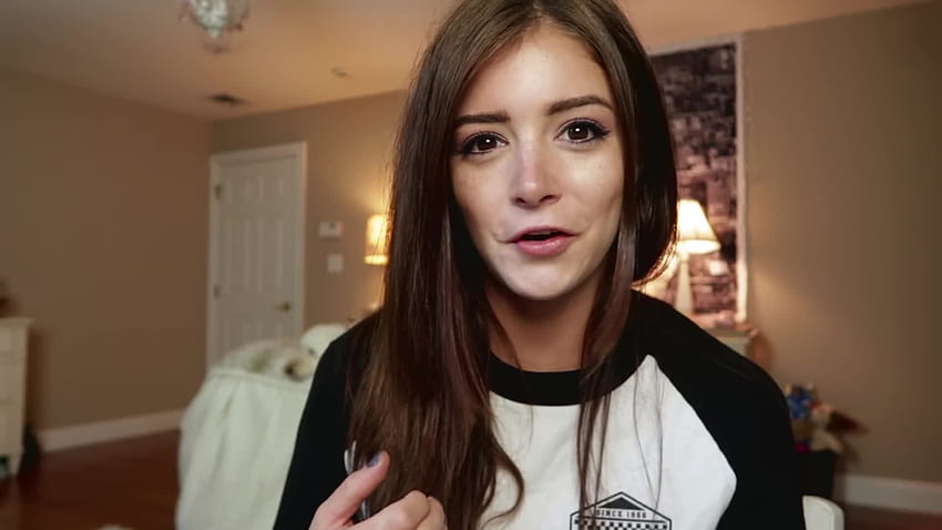 Chrissy Costanza Beautiful Wallpaper APK for Android Download