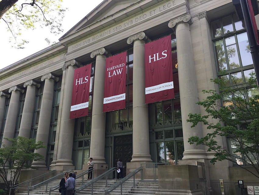 Правен факултет на Харвард - банерите са готови! Остава една седмица HD тапет