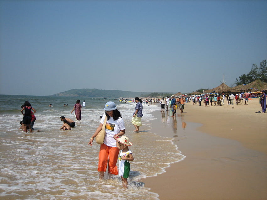 Touristen am Strand in Goa und - , , , Goa Beach HD-Hintergrundbild