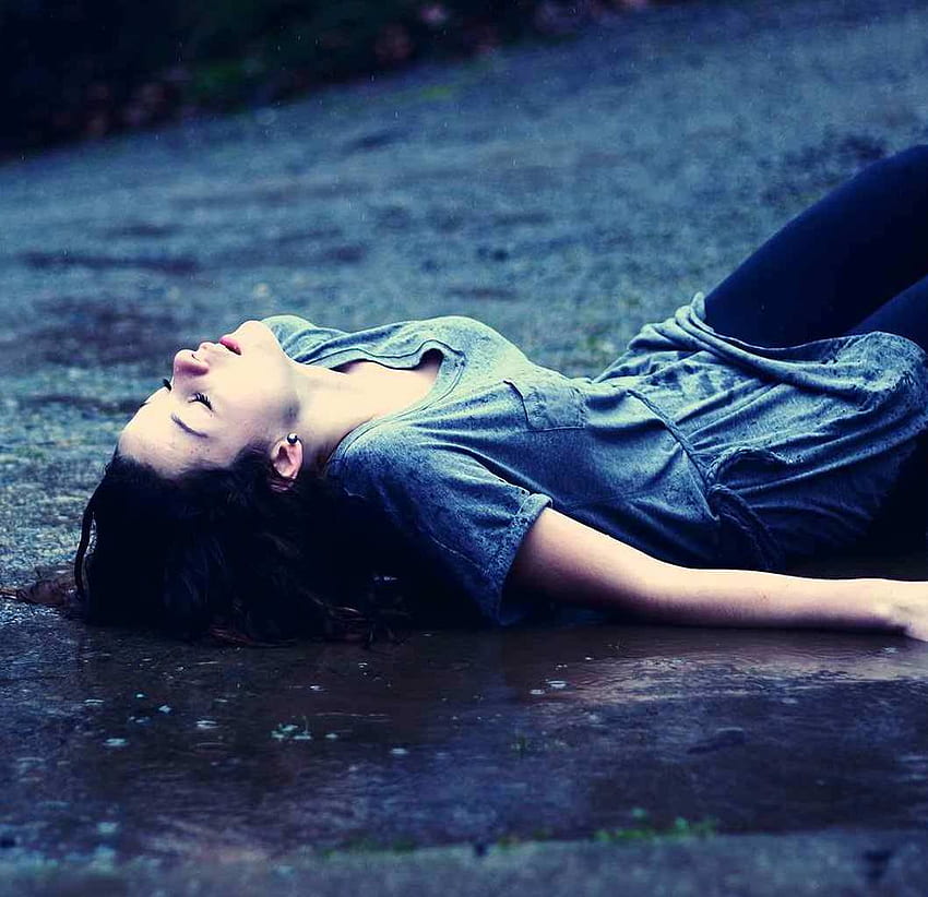Girl in Rain Profile DP for Whatsapp and Facebook, Woman in the Rain HD ...