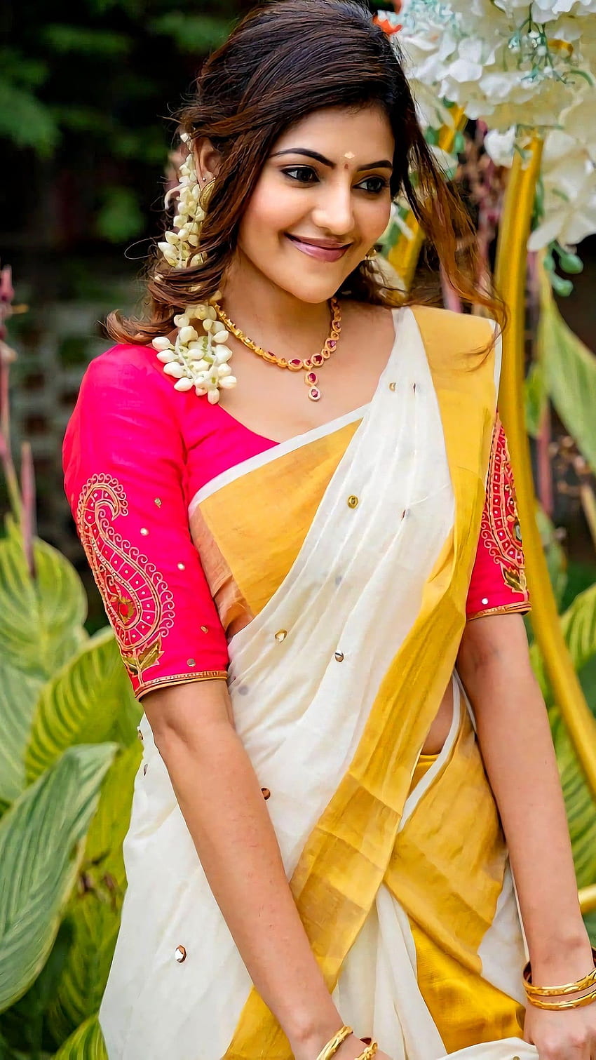 Athulya Ravi, tamilska aktorka, piękna sari Tapeta na telefon HD