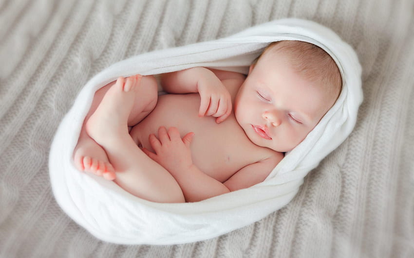 귀여운 아기 미소의 새로 태어난 아기 HD 월페이퍼