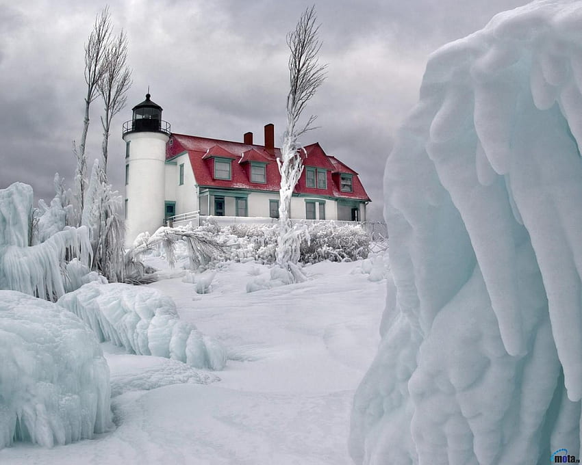 Lighthouse in Winter, winter, lighthouse, snow, trees, nature, ice HD wallpaper
