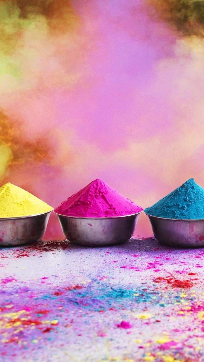 Clap with Holi colours 4K wallpaper download