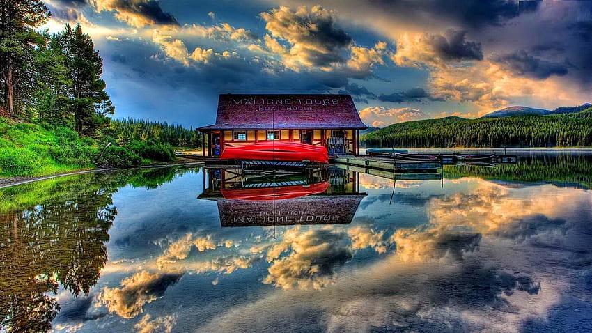 Jezioro Maligne w Parku Narodowym Jasper w Kanadzie, Kanada, Łódka, Park, Maligne, Jaspis, Dom, Jezioro, Chmury, Narodowy Tapeta HD