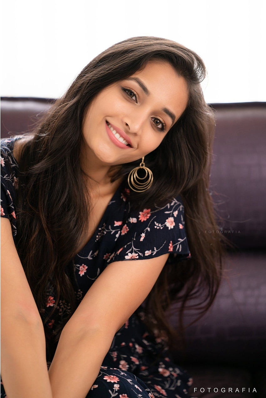KGF-Heldin Srinidhi Shetty Neueste Stander - LinksInd. Bollywood-Schauspielerin heiß, Hollywood-Schauspielerin er, Hollywood-Schauspielerin HD-Handy-Hintergrundbild