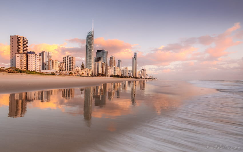 Brisbane, Surfers Paradise Beach, Queensland, Gold Coast, mattina, costa, alba, skyline della Gold Coast, Australia per con risoluzione. Alta qualità Sfondo HD