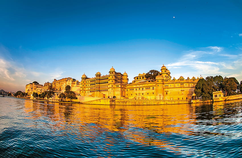 : July 2017: City Palace in Udaipur, Rajasthan HD wallpaper