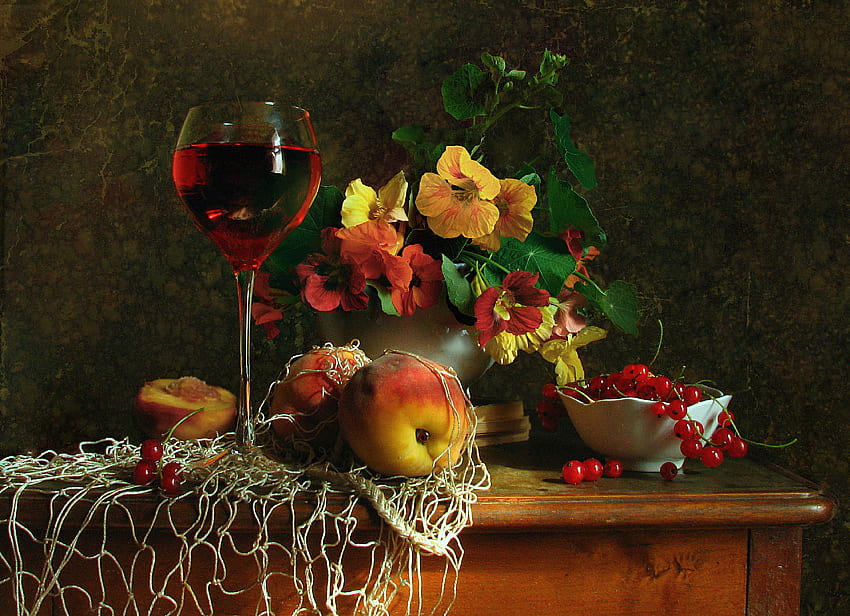 静物、花束、桃、、素敵、キンレンカ、本、花、赤ワイン、ガラス、果物、エレガントに、花瓶、美しい、カップ、古い、かなり、クール、花、素敵な、ワイン、調和 高画質の壁紙