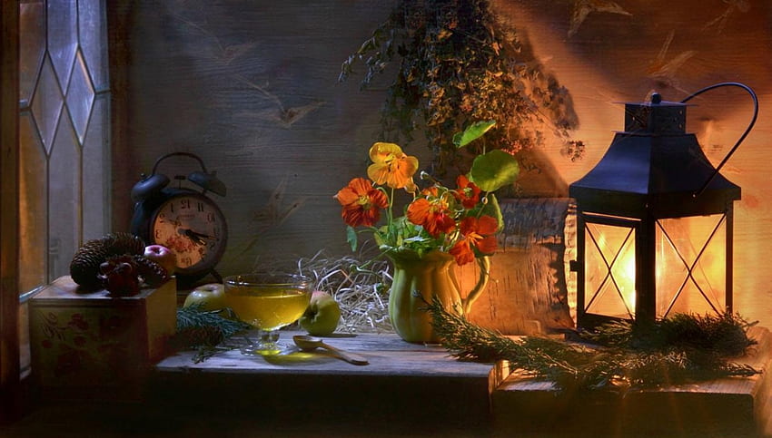 秋の静物、テーブル、窓、秋、松ぼっくり、花瓶、秋、静物、リンゴ、箱、果物、花、ランタン、松ぼっくり 高画質の壁紙