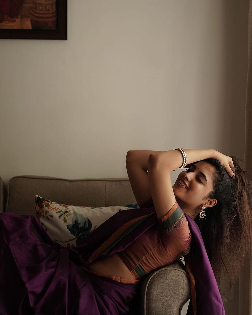 Priyanka Mohan, actress, beauty, saree HD phone wallpaper