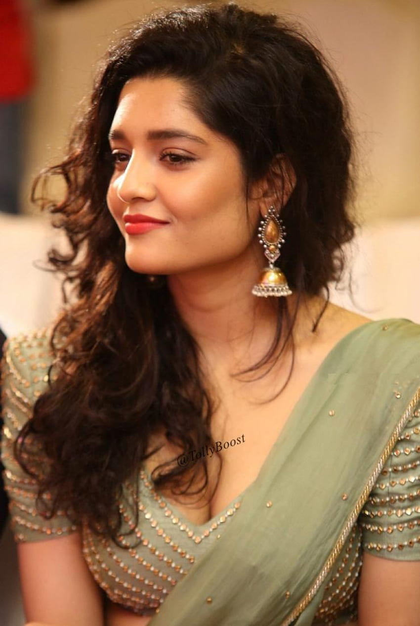 Chica India Glamorosa Ritika Singh Hermosos Aretes Cara Sonriente Primer Plano fondo de pantalla del teléfono
