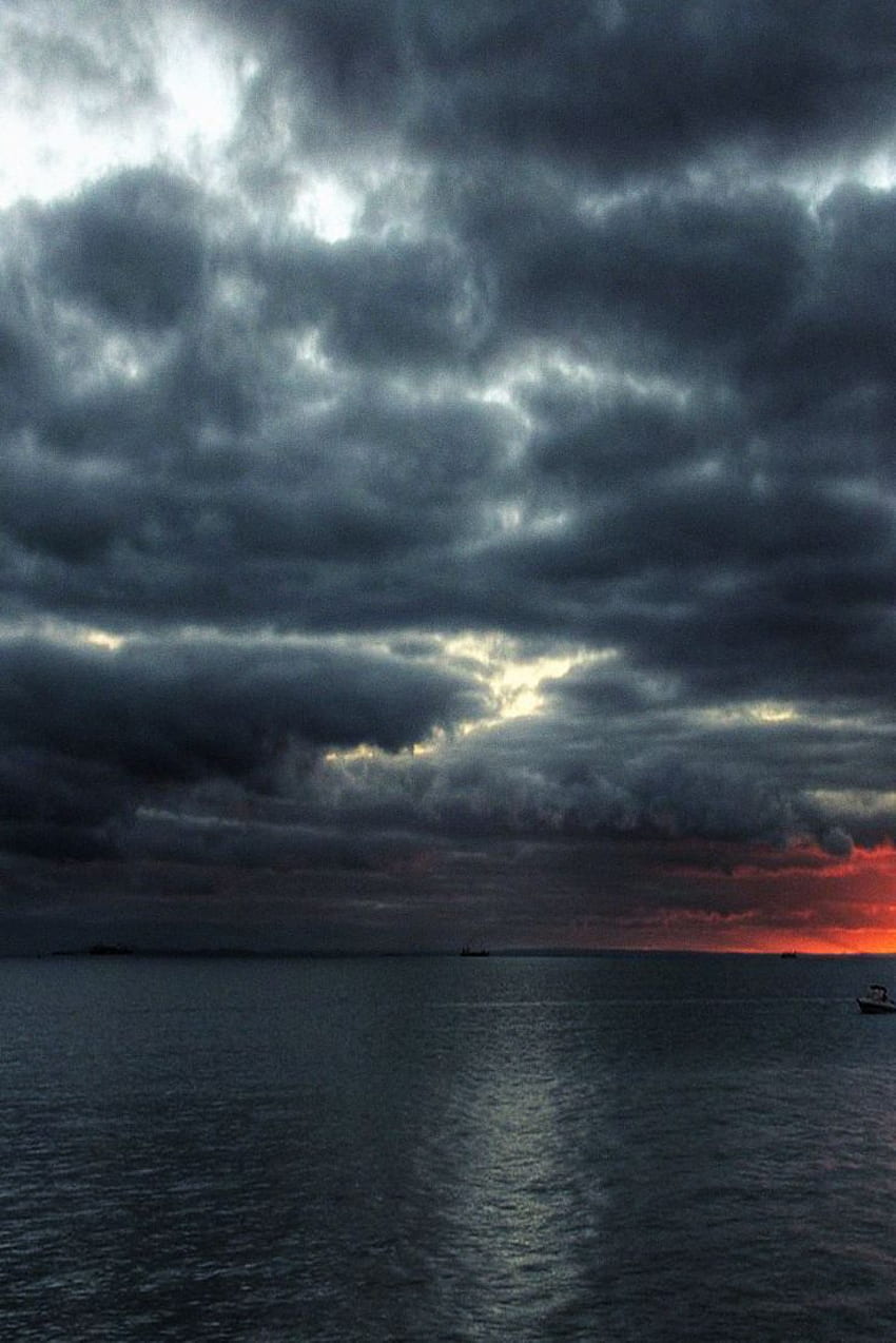 Ciemne Burzliwe Chmury Na Morzu. Ciemne i burzowe, chmury, pogoda, zła pogoda Tapeta na telefon HD