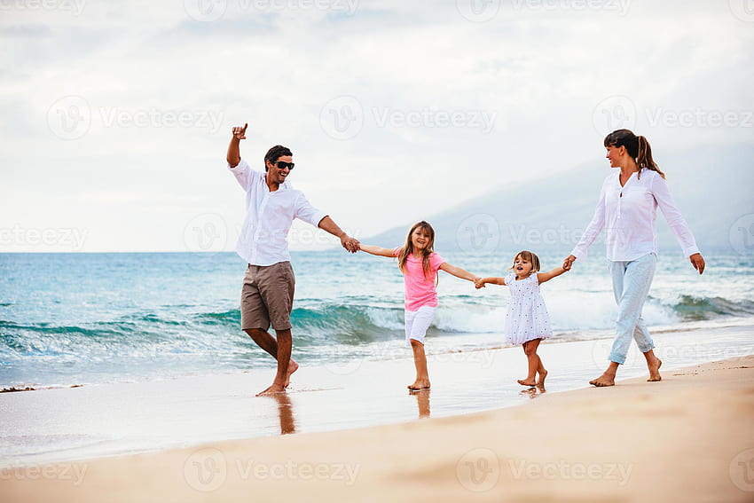Happy young family walking on the beach 890619 Stock at Vecteezy HD wallpaper