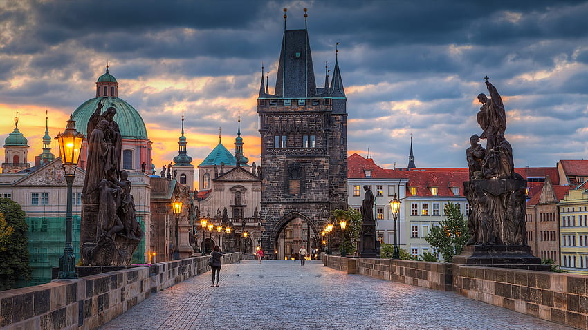 Jembatan Charles di Praha pagi-pagi sekali, Republik Ceko. Sorotan Windows 10 , Jembatan Praha Charles Wallpaper HD