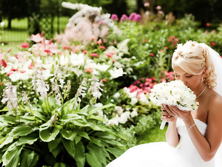 Pengantin cantik, putih, karangan bunga, gaun pengantin, kecantikan, pernikahan, cinta, bunga, cinta manis, pengantin Wallpaper HD