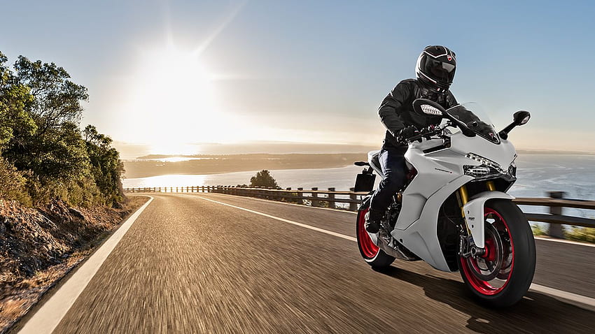 Ducati SuperSport: the energy of sport wherever it goes HD wallpaper