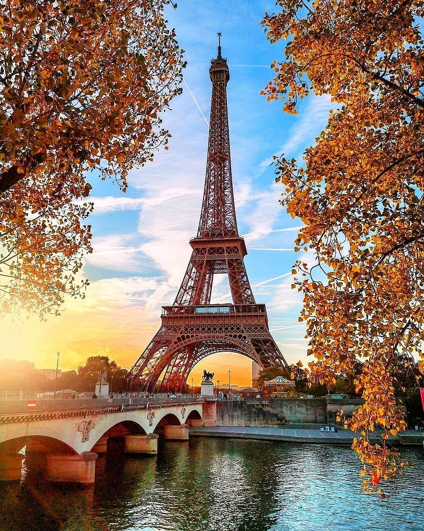 エッフェル塔。 フランス・パリ。 パリのエッフェル塔、パリの夕日、パリ、パリの秋 HD電話の壁紙
