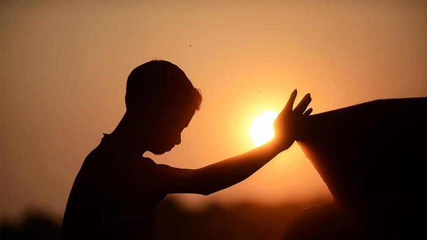 Gebetsetikett mit frischen betenden Händen in dieser Woche – links vom Hudson, Man Praying HD-Hintergrundbild