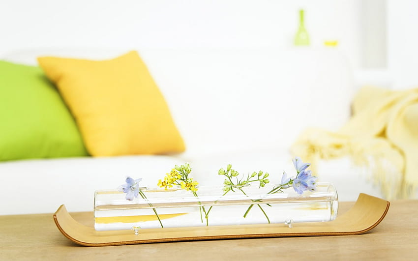 Centro de mesa decorativo, sofá, jarrón, flores, cojines, centro de mesa fondo de pantalla