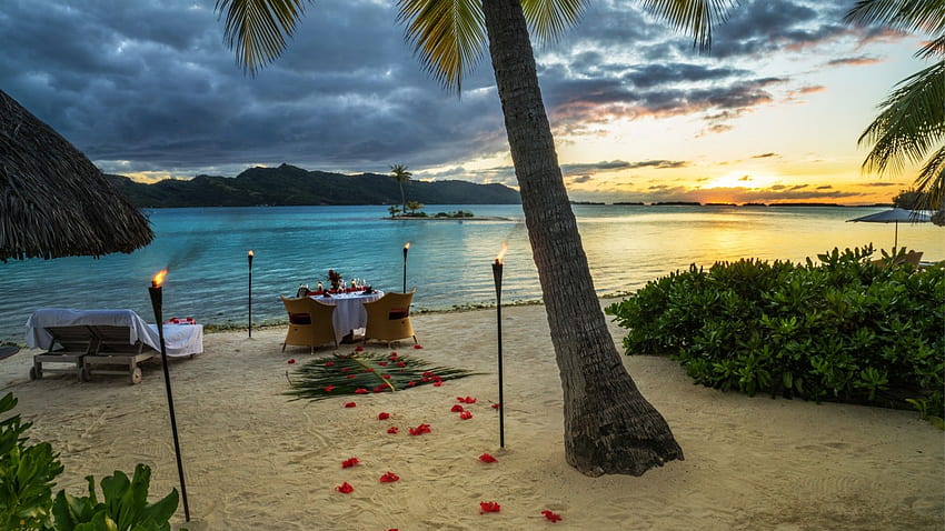 Bora Bora, , Polinesia francese, oceano, cena, tramonto, fuoco, torcia, palme, spiaggia, vacanza, riposo, viaggio, prenotazione, palme, , OS Sfondo HD
