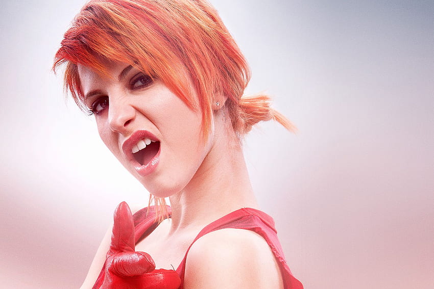 Hayley Williams of Paramore's Best Hair Colors, Cuts, and Styles