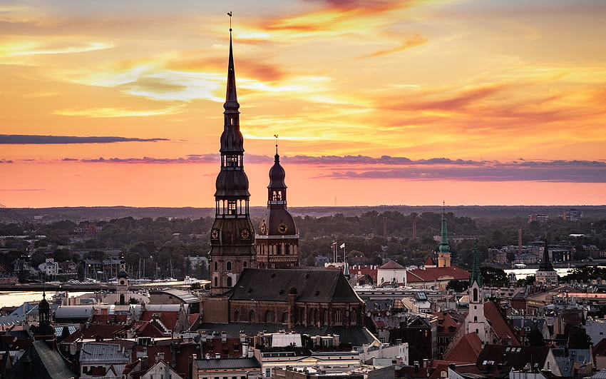 Wieże kościelne w Rydze, Łotwa, kościoły, Łotwa, gród, Ryga Tapeta HD