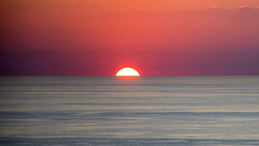 พระอาทิตย์ตก, ตก, ครึ่งดวง, เบลอ, ทะเล, ศิลปะ , , Dual Wide, , 2048X1152 Sun วอลล์เปเปอร์ HD