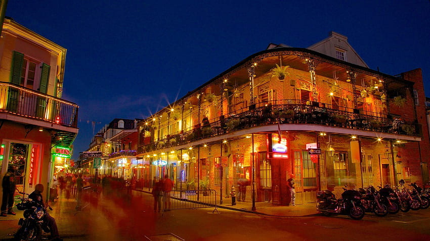 Puertas delanteras de entrada de hierro forjado en Nueva Orleans, Luisiana – Puertas de hierro de Pinky, Noche de Nueva Orleans fondo de pantalla
