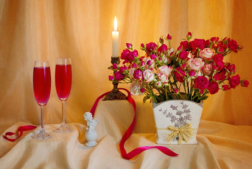 Натюрморт, шампанско, букет, рози, сок, ваза, пламък, красиво, красиво, свещ, светлина, цветя, прекрасно, питие, вино HD тапет