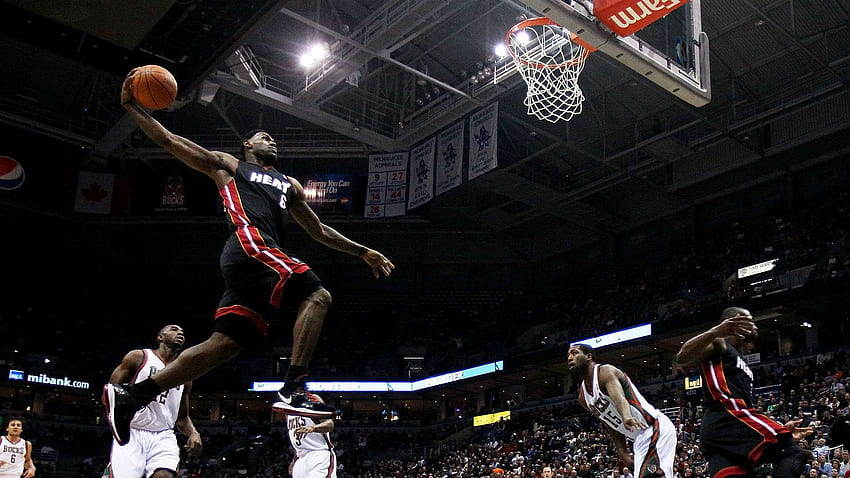 Photo: Miami Heat's LeBron James dunks in Washington - WAP20110330338 