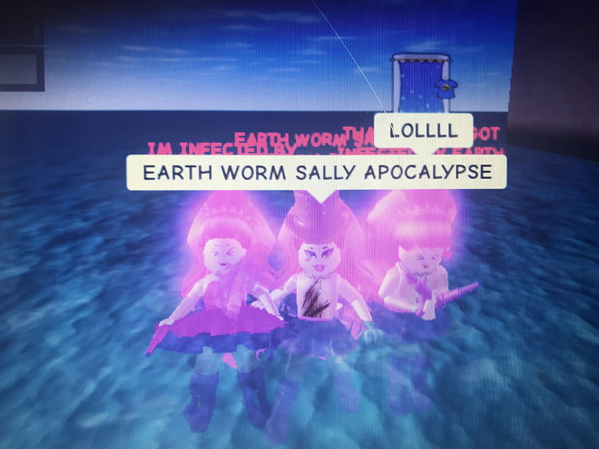 Earth WORM Sally APOCALYPSE ROYALE HIGH em 2020. Roblox engraçado, Minhocas, Roblox papel de parede HD