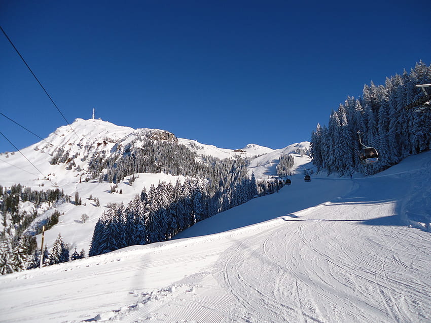 Ski slopes in Kitzbuehel, Austria and - HD wallpaper