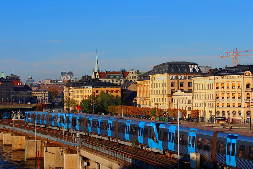 ストックホルム、列車, 家, 青, 空 高画質の壁紙