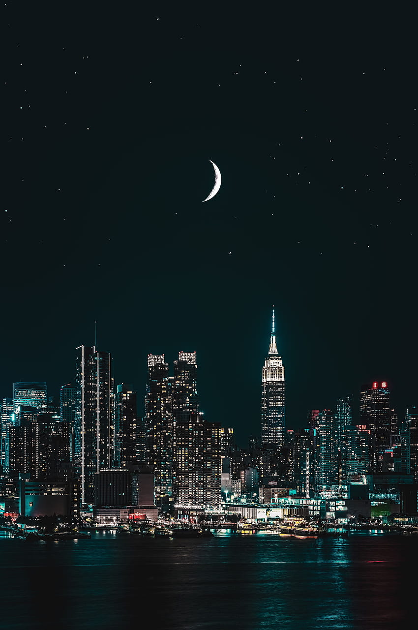 Ню Йорк, градски пейзаж, нощ, градски светлини, полумесец, звездно небе, свят HD тапет за телефон