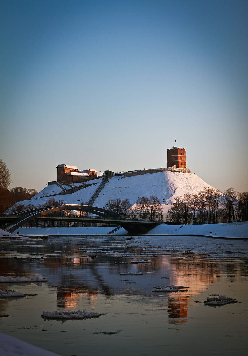 Brązowy most łukowy, Litwa, Wilno, zamek, śnieg Tapeta na telefon HD