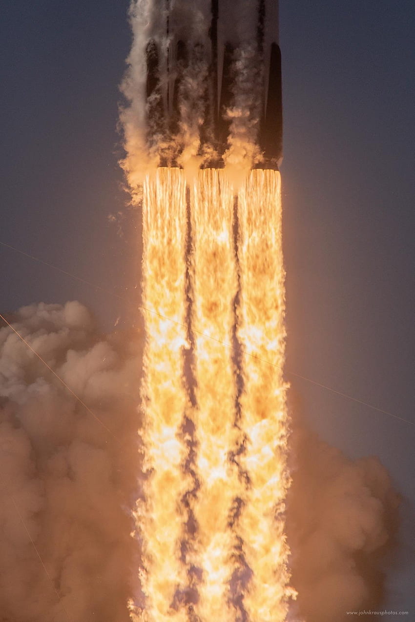 SpaceX's Falcon Heavy rocket could launch a NASA space station to the Moon