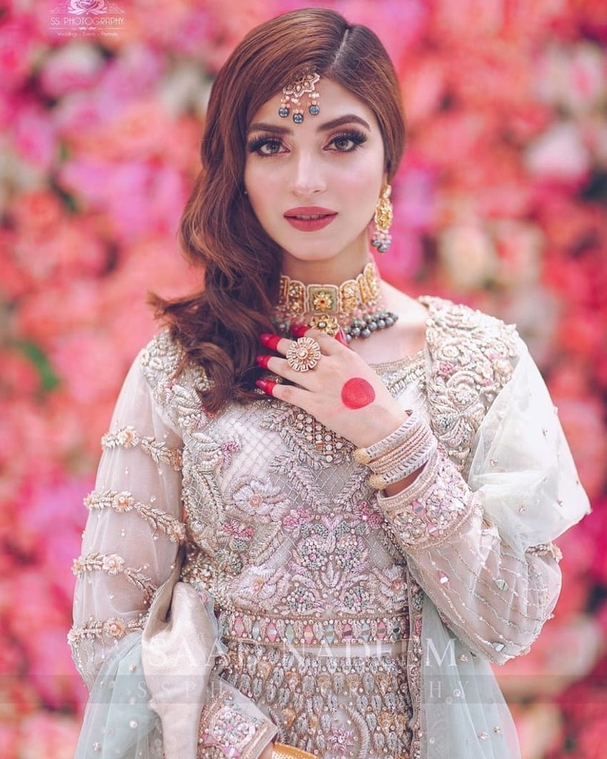 Busty Kinza Hashmi Looks Elegant In Latest Hottest Bridal Shoot - Top 10 Ranker HD phone wallpaper