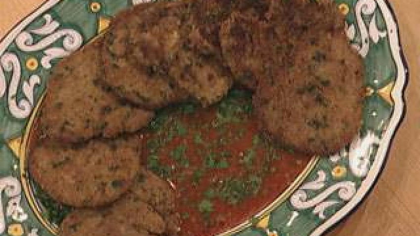 Thinly Sliced Beef Cutlets with Bistro Gravy. Recipe - Rachael Ray Show HD wallpaper