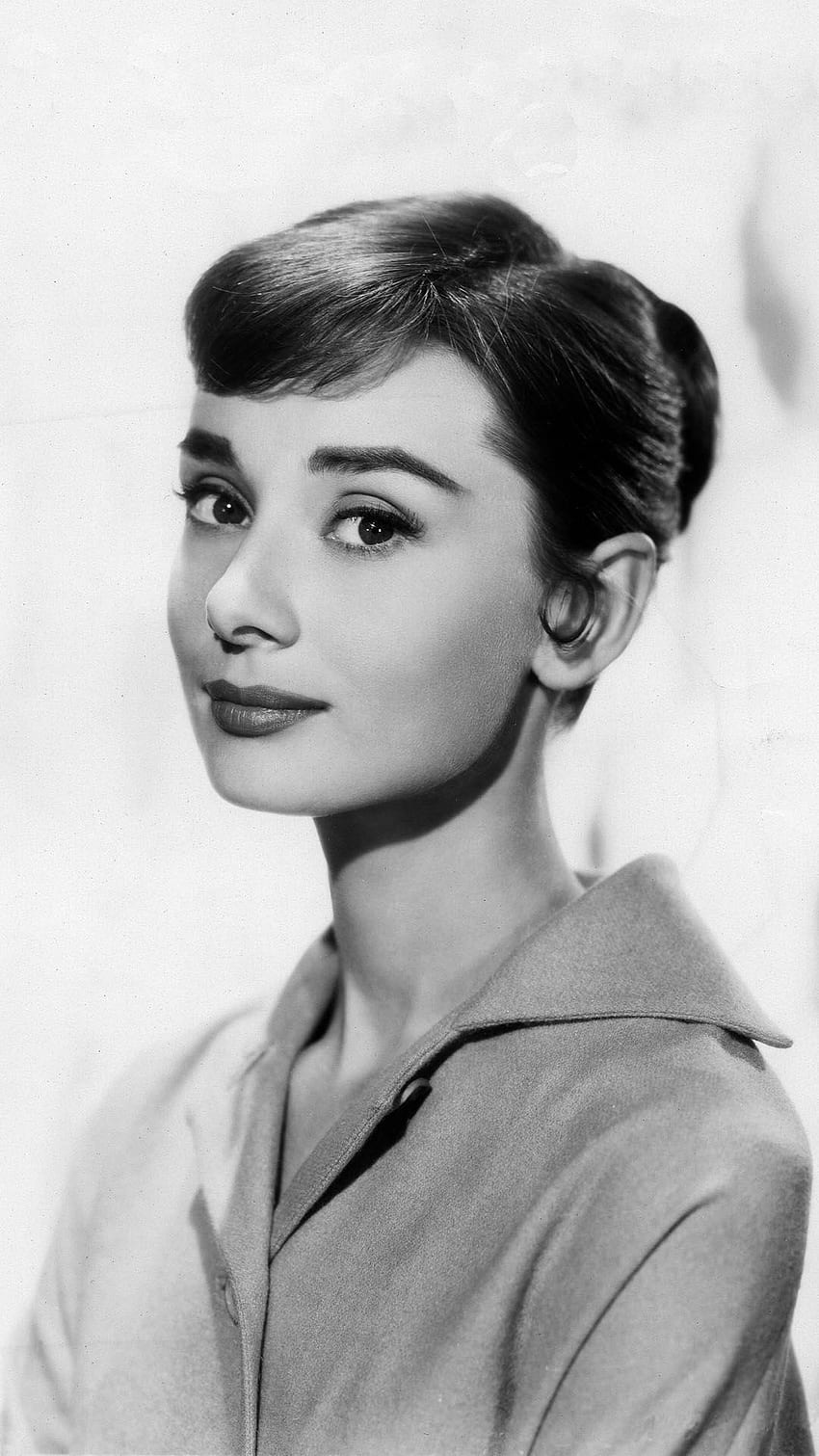 Audrey Hepburn HD Wallpaper