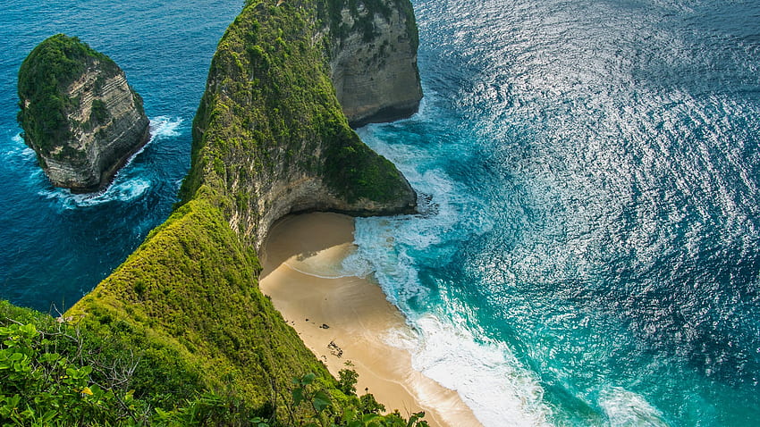Manta Bay lub Kelingking Beach na wyspie Nusa Penida, Bali, Indonezja. Windows 10 Spotlight, Plaża w Indonezji Tapeta HD